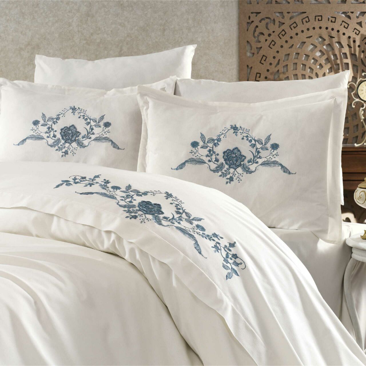 Yatak Odası Dekorasyonunda Renkli Bir Dokunuş: Özel Baskılı Nevresim Takımları