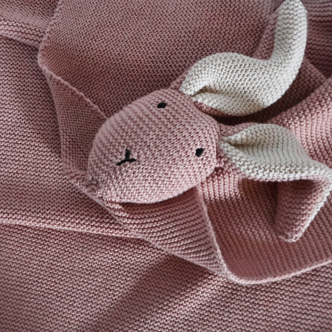 Organik Pamuk Tavşan Figürlü Örgü Battaniye Pudra - 70x140