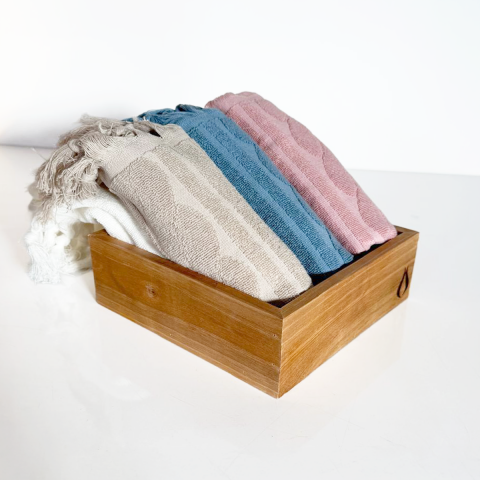 Ahşap Kutu Ve Saç Örgü Havlu
