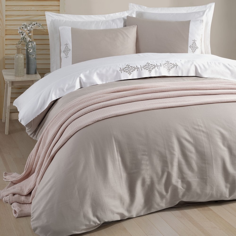 %100 Pamuk Saten Figure Nakış Nevresim Takımı Bej - King Size - Düz Çarşaf