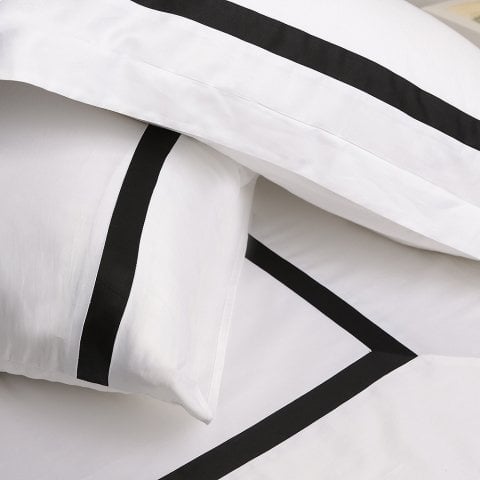 Kişiye Özel Nakışlı Kırlent ve Yastık Siyah - 50x70 Volanlı Yastık Kılıfı