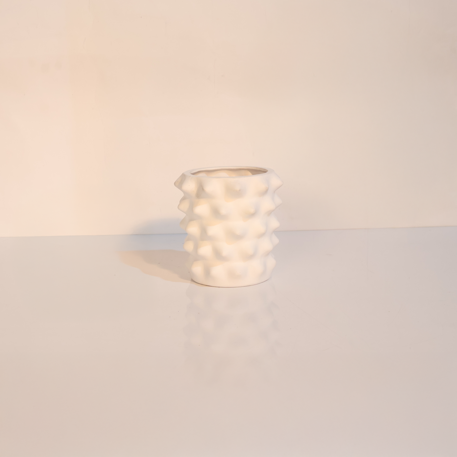 Beyaz seramik vazo 13x15 cm dekoratif ev aksesuarı